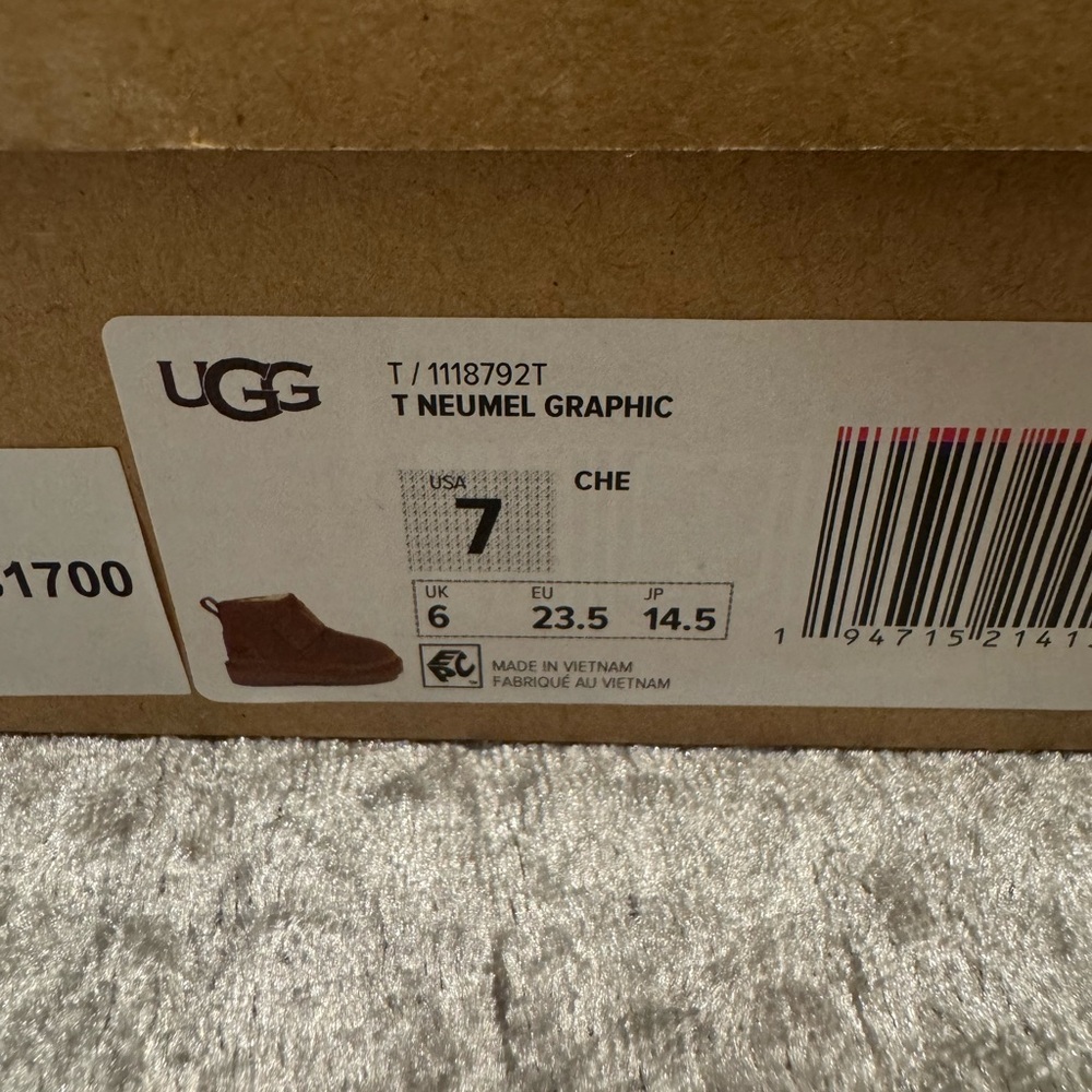 ✨UGGS✨ - Picture 6 of 6